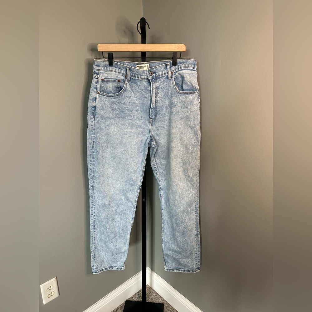 Abercrombie & Fitch Ultra High Rise Ankle Straight Jean Size 33(14)‎ Long